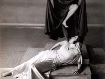 A. Renger-Patzsch - Mary Wigman und Harald Kreutzberg im Tanz Opfer, 1930/31 A. Renger-Patzsch - Mary Wigman und Harald Kreutzberg im Tanz Opfer, 1930/31